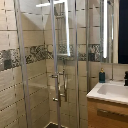 Apartment Joli F2 Au Pied De Rocher!