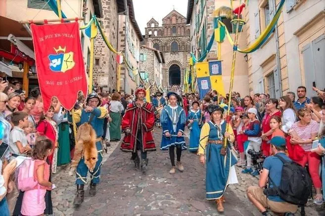 Superbe F2 Au Pied De Rocher! Aiguilhe